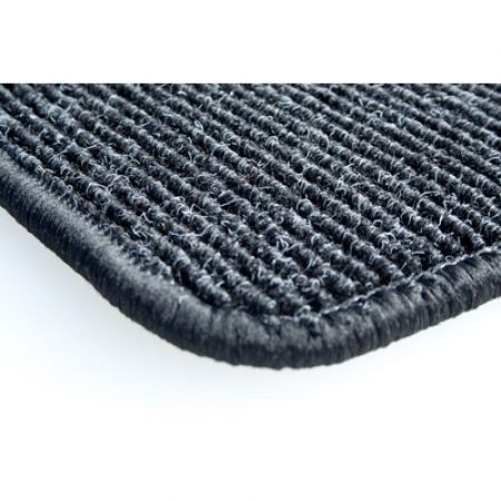 Kohojuovaiset matot jotka sopivat Mercedes Sprinter 3 W907 RWD etuosan matto 2018->