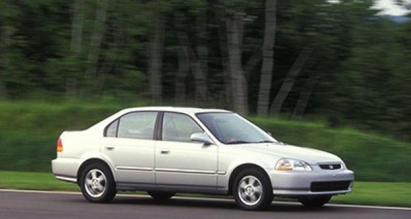 1995-1997 5-ovinen Hatchback